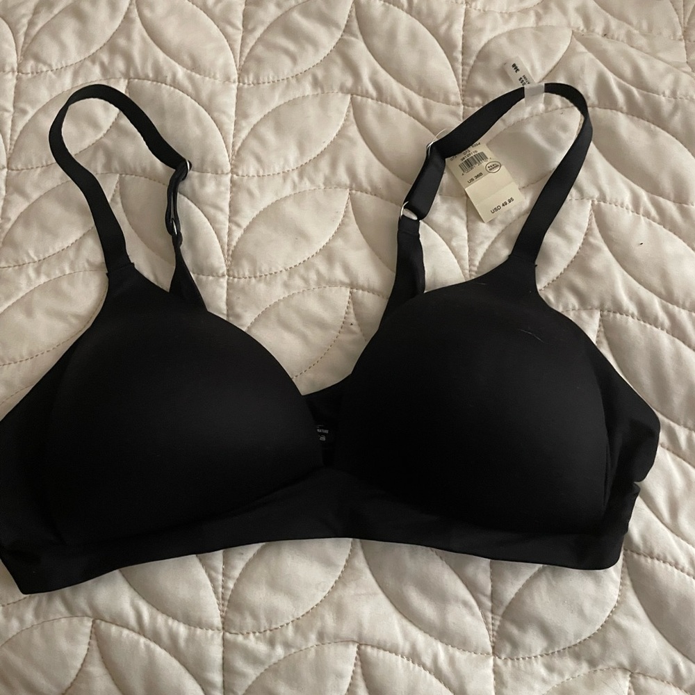 Aeri Bra. NWT size 36B wireless . Racer back